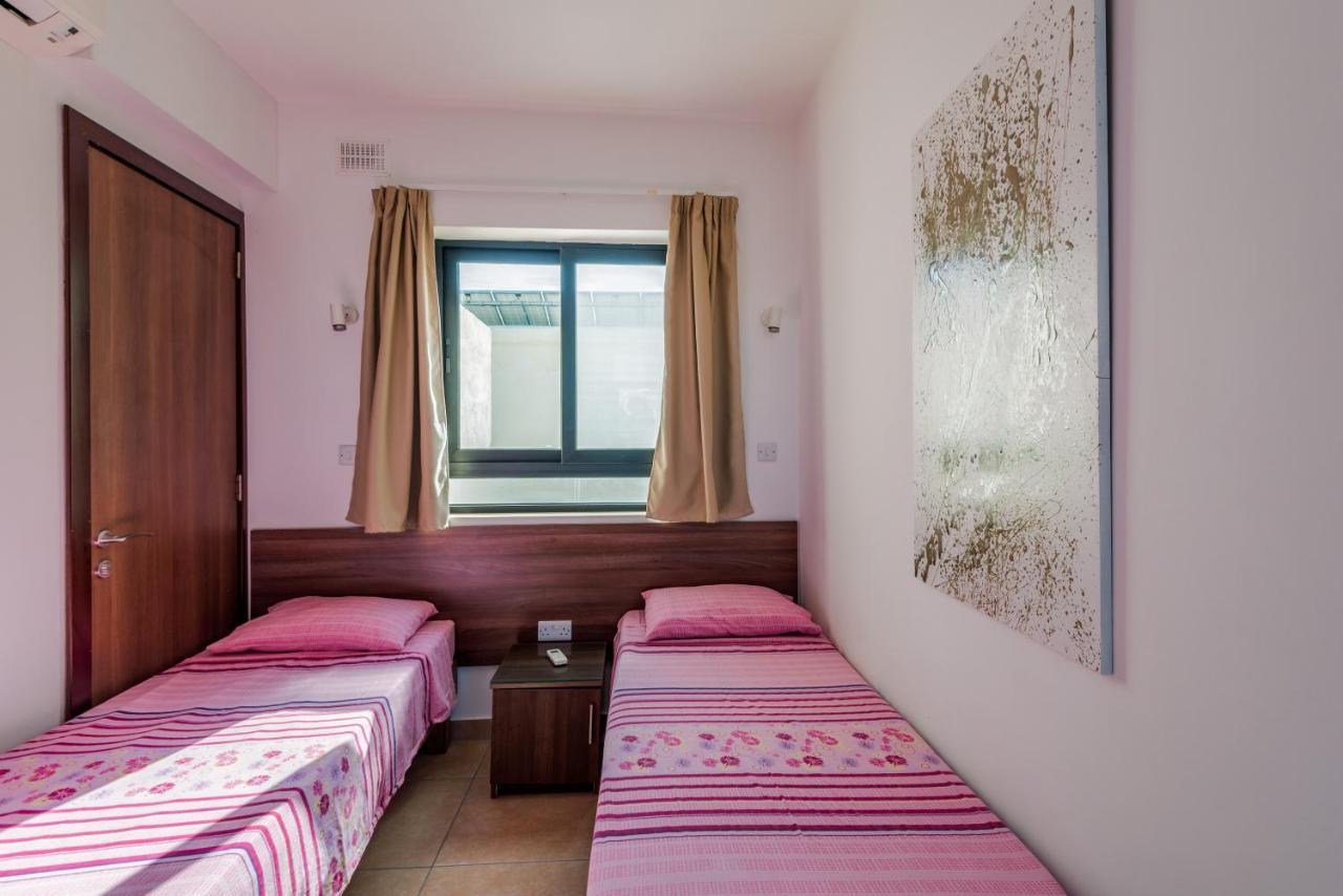 Apartmán Blue Harbour Seafront Penthouse With Large Terrace With Panoramic Sea Views - By Getawaysmalta St. Paul's Bay Exteriér fotografie